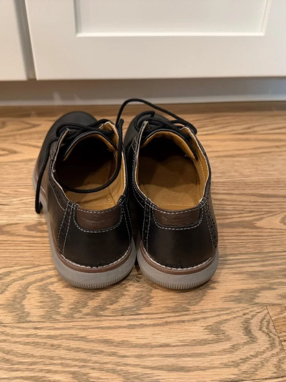 Johnston & Murphy Boys Black size 4 Dress Shoe